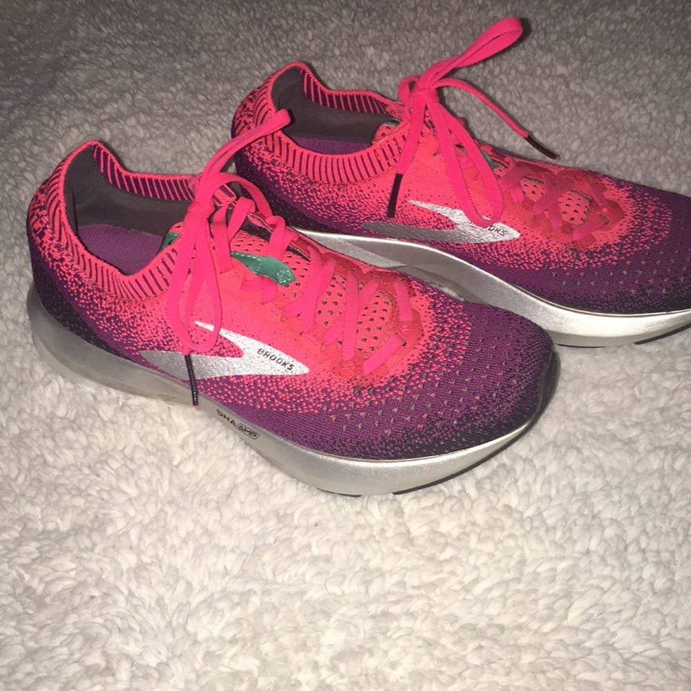 Women’s size 8.5 pink BROOKS  athletic shoes